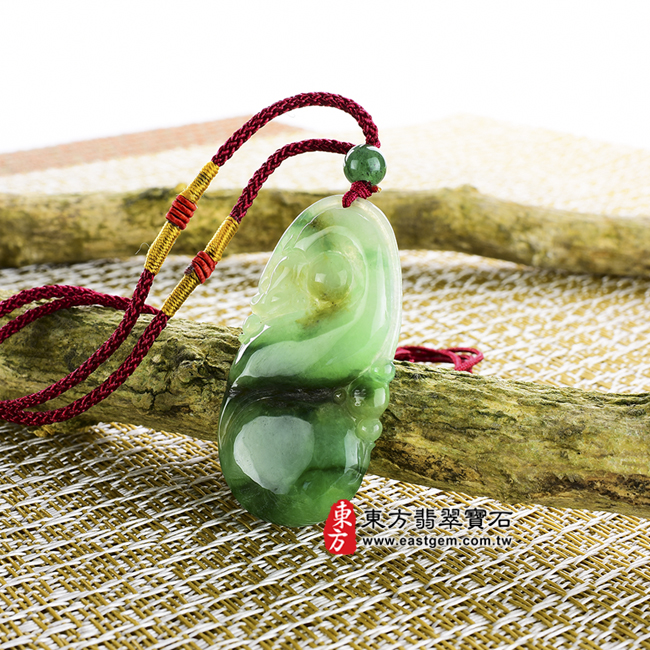 祥龍獻瑞 情境照片 翡翠龍項鍊玉珮(祥龍獻瑞:龍牌A貨翡翠龍玉珮、緬甸玉龍玉墜、龍十二生肖項鍊)。細豆種飄綠花龍,DR051。客製化訂做各種翡翠龍吊墜玉珮項鍊。★附A貨翡翠雙證書 祥龍獻瑞 情境照片 翡翠龍項鍊玉珮(祥龍獻瑞:龍牌A貨翡翠龍玉珮、緬甸玉龍玉墜、龍十二生肖項鍊)。細豆種飄綠花龍,DR051。客製化訂做各種翡翠龍吊墜玉珮項鍊。★附A貨翡翠雙證書