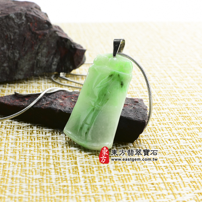 竹子 情境照片 翡翠竹子玉珮（節節高升：竹子牌A貨翡翠竹子玉珮、緬甸玉竹子玉墜）。豆種帶綠竹子BA005。客製化訂做各種翡翠竹子吊墜玉珮項鍊。★附A貨翡翠雙證書