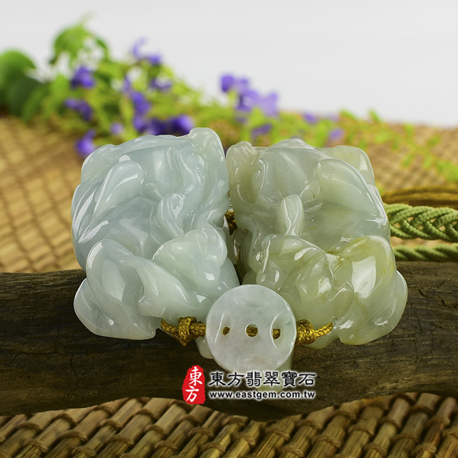貔貅搶珠 後面照片 翡翠貔貅項鍊玉珮（貔貅搶珠：貔貅牌A貨翡翠貔貅玉珮、緬甸玉貔貅玉墜）。淡綠油青種貔貅，PF041。客製化訂做各種翡翠貔貅吊墜玉珮項鍊。★附A貨翡翠雙證書