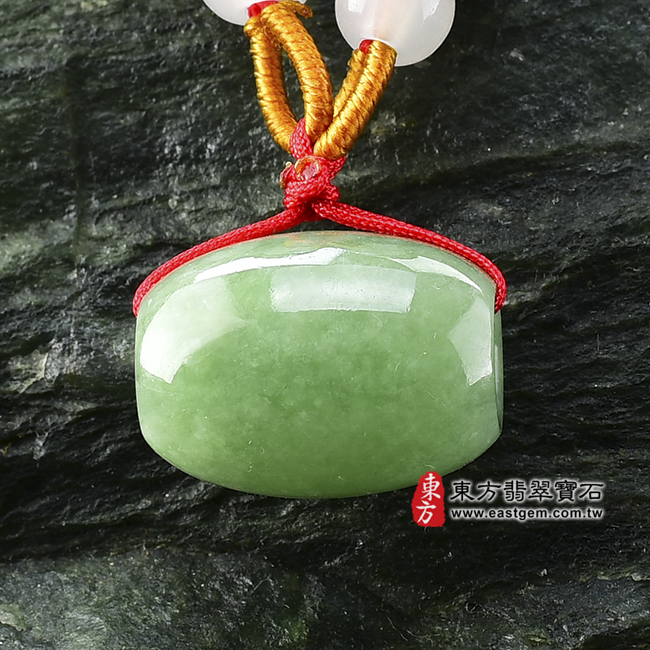 路路通 正面照片 （已售出勿下標，可訂做）翡翠路路通項鍊玉珮（路路通：路路通牌A貨翡翠路路通玉珮、緬甸玉路路通玉墜）。綠色豆種路路通，PN036。客製化訂做各種翡翠路路通吊墜玉珮項鍊。★附A貨翡翠雙證書