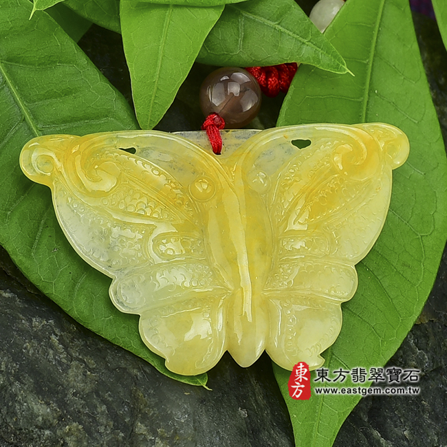 蝴蝶 右側照片 （已出售勿下標，可訂做）翡翠蝴蝶項鍊玉珮（蝴蝶：蝴蝶牌A貨翡翠蝴蝶玉珮、緬甸玉蝴蝶玉墜）。黃翡種蝴蝶，BL002。客製化訂做各種翡翠蝴蝶吊墜玉珮項鍊。★附A貨翡翠雙證書