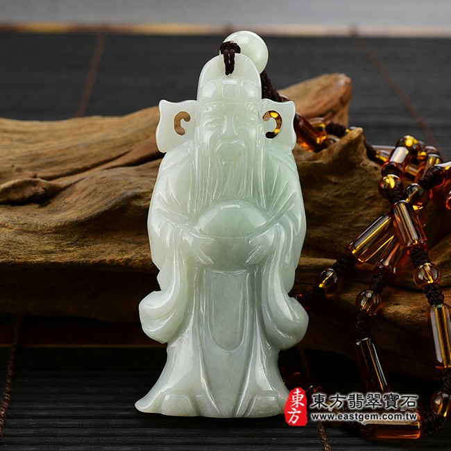 福德正神土地公財神爺正面照片 翡翠福德正神土地公財神爺項鍊玉珮（福德正神土地公財神爺：福德正神土地公財神爺牌A貨翡翠福德正神土地公財神爺玉珮、緬甸玉福德正神土地公財神爺玉墜）。白翡，淡色油青福德正神土地公財神爺，CG-003。客製化訂做各種翡翠福德正神土地公財神爺吊墜玉珮項鍊。★附A貨翡翠雙證書