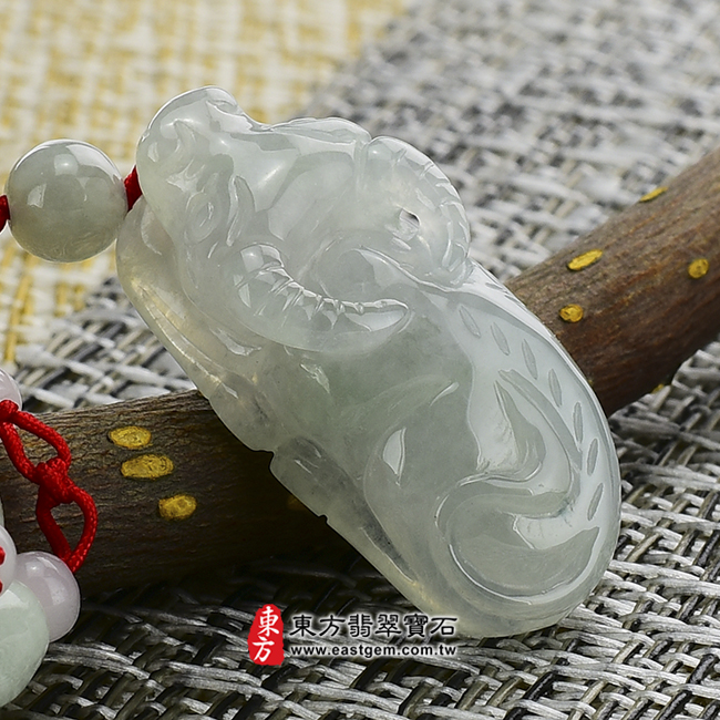 牛運亨通左側照片翡翠牛項鍊玉珮(牛運亨通:牛牌A貨翡翠牛玉珮、緬甸玉牛玉墜、牛十二生肖項鍊)。糯種牛,CO005。客製化訂做各種翡翠牛吊墜玉珮項鍊。★附A貨翡翠雙證書 牛運亨通左側照片翡翠牛項鍊玉珮(牛運亨通:牛牌A貨翡翠牛玉珮、緬甸玉牛玉墜、牛十二生肖項鍊)。糯種牛,CO005。客製化訂做各種翡翠牛吊墜玉珮項鍊。★附A貨翡翠雙證書