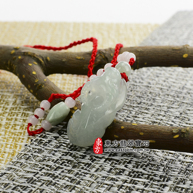牛運亨通情境照片翡翠牛項鍊玉珮(牛運亨通:牛牌A貨翡翠牛玉珮、緬甸玉牛玉墜、牛十二生肖項鍊)。糯種牛,CO005。客製化訂做各種翡翠牛吊墜玉珮項鍊。★附A貨翡翠雙證書 牛運亨通情境照片翡翠牛項鍊玉珮(牛運亨通:牛牌A貨翡翠牛玉珮、緬甸玉牛玉墜、牛十二生肖項鍊)。糯種牛,CO005。客製化訂做各種翡翠牛吊墜玉珮項鍊。★附A貨翡翠雙證書