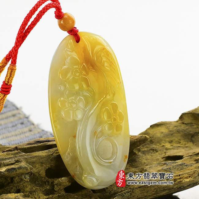 喜鵲左側照片（已出售勿下標，可訂做）翡翠喜鵲項鍊玉珮（喜上眉梢：喜鵲牌A貨翡翠喜鵲玉珮、緬甸玉喜鵲玉墜）。黃翡喜鵲，BI017。客製化訂做各種翡翠喜鵲吊墜玉珮項鍊。★附A貨翡翠雙證書