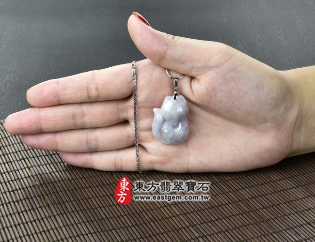 狐狸大小示意照片翡翠狐狸項鍊玉珮（狐狸：狐狸牌A貨翡翠狐狸玉珮、緬甸玉狐狸玉墜）。糯種帶紫羅蘭狐狸，FX006。客製化訂做各種翡翠狐狸吊墜玉珮項鍊。★附A貨翡翠雙證書