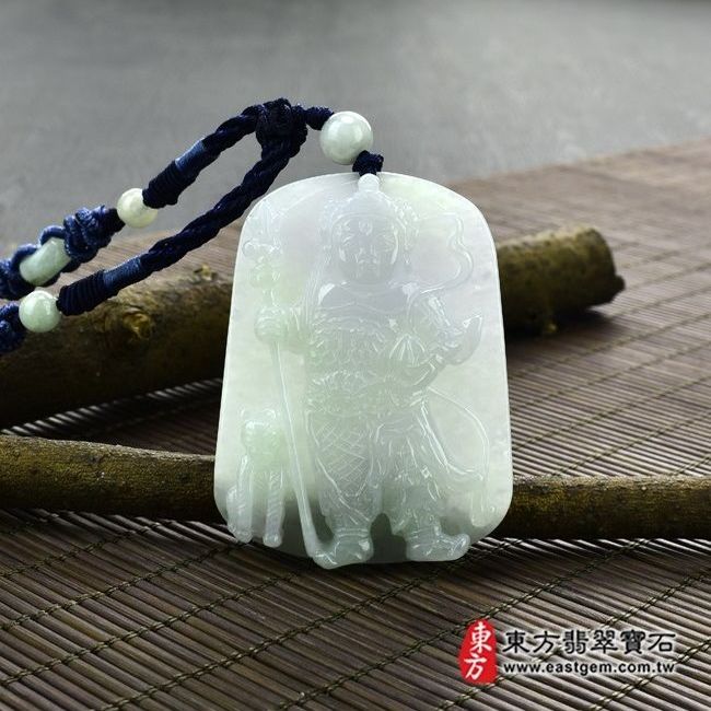 二郎神  情境照片 翡翠二郎神項鍊玉珮（二郎真君：二郎神牌A貨翡翠二郎神玉珮、緬甸玉二郎神玉墜）。糯種二郎神，KN015。客製化訂做各種翡翠二郎神吊墜玉珮項鍊。★附A貨翡翠雙證書