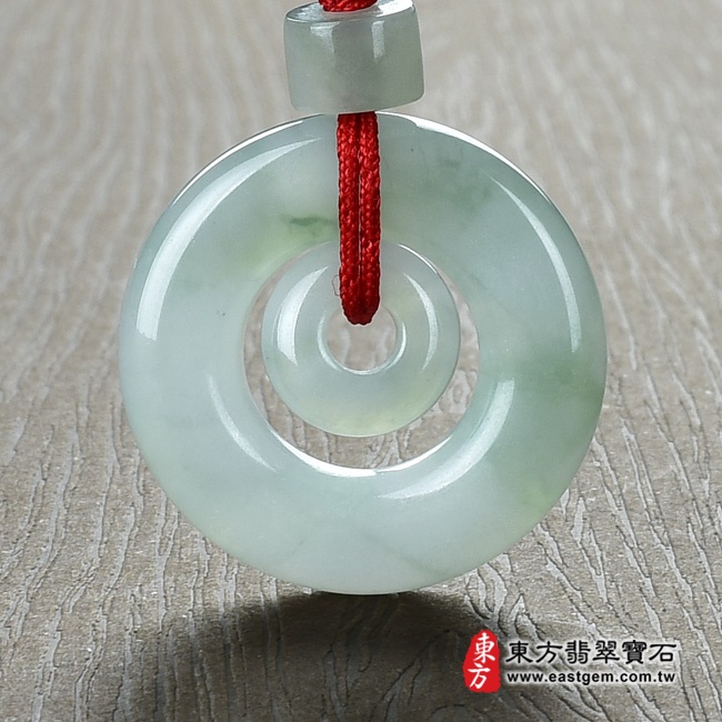 平安扣 正面照片 （已出售勿下標，可訂做）翡翠同心圓平安扣項鍊玉珮（平安富貴：平安扣牌A貨翡翠平安扣玉珮、緬甸玉平安扣玉墜）。淺綠糯種平安扣，PN171。客製化訂做各種翡翠平安扣吊墜玉珮項鍊。★附A貨翡翠雙證書