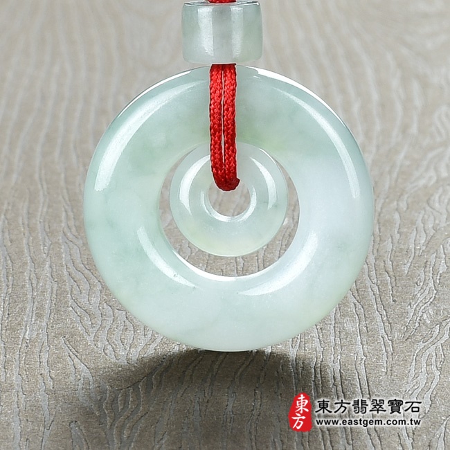 平安扣 背面照片 （已出售勿下標，可訂做）翡翠同心圓平安扣項鍊玉珮（平安富貴：平安扣牌A貨翡翠平安扣玉珮、緬甸玉平安扣玉墜）。淺綠糯種平安扣，PN171。客製化訂做各種翡翠平安扣吊墜玉珮項鍊。★附A貨翡翠雙證書