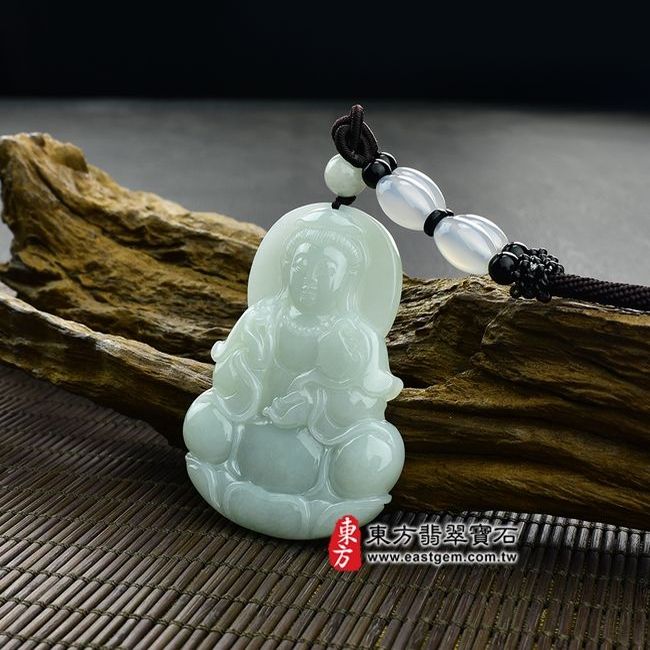 大勢至菩薩  情境照片 （已售出勿下標，可訂做）翡翠大勢至菩薩項鍊玉珮（大勢至菩薩：大勢至菩薩牌A貨翡翠大勢至菩薩玉珮、緬甸玉大勢至菩薩玉墜）。淡綠糯種大勢至菩薩，GY223。客製化訂做各種翡翠大勢至菩薩吊墜玉珮項鍊。★附A貨翡翠雙證書
