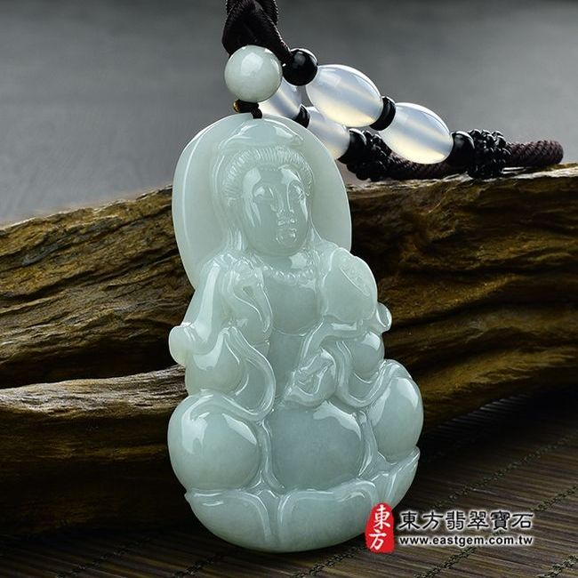 大勢至菩薩  左側照片 （已售出勿下標，可訂做）翡翠大勢至菩薩項鍊玉珮（大勢至菩薩：大勢至菩薩牌A貨翡翠大勢至菩薩玉珮、緬甸玉大勢至菩薩玉墜）。淡綠糯種大勢至菩薩，GY223。客製化訂做各種翡翠大勢至菩薩吊墜玉珮項鍊。★附A貨翡翠雙證書