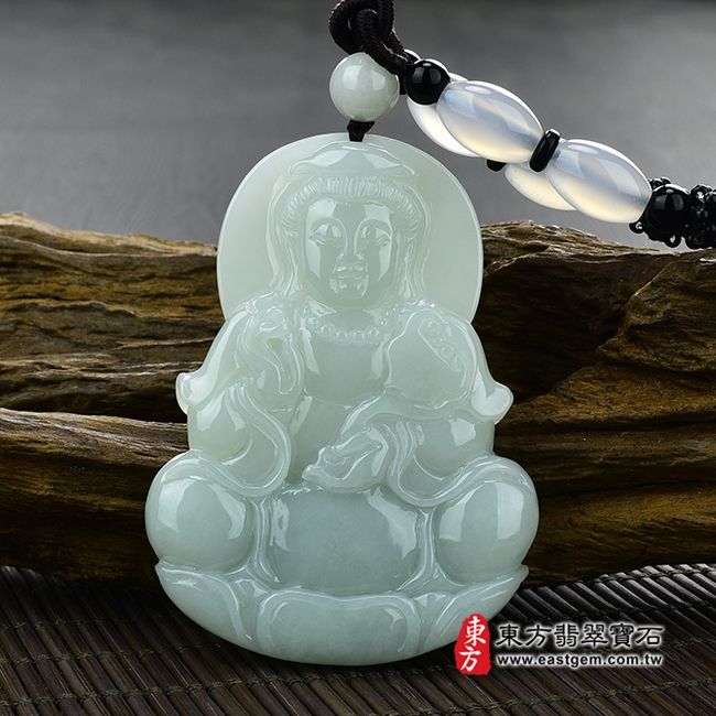 大勢至菩薩  正面照片  （已售出勿下標，可訂做）翡翠大勢至菩薩項鍊玉珮（大勢至菩薩：大勢至菩薩牌A貨翡翠大勢至菩薩玉珮、緬甸玉大勢至菩薩玉墜）。淡綠糯種大勢至菩薩，GY223。客製化訂做各種翡翠大勢至菩薩吊墜玉珮項鍊。★附A貨翡翠雙證書