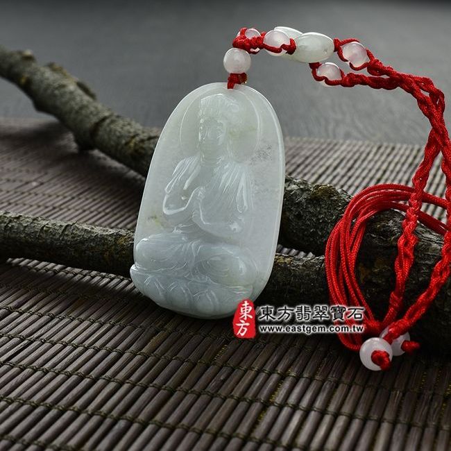 大日如來  情境照片 （已出售勿下標，可訂做）翡翠大日如來項鍊玉珮（大日如來：大日如來牌A貨翡翠大日如來玉珮、緬甸玉大日如來玉墜）。白色糯種大日如來，FD088。客製化訂做各種翡翠大日如來吊墜玉珮項鍊。★附A貨翡翠雙證書  