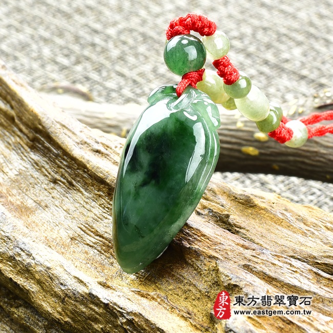 福瓜 右側照片 （已出售勿下標，可訂做）翡翠福瓜玉珮（福運連綿：福瓜牌A貨翡翠福瓜玉珮、緬甸玉福瓜玉墜）。淺綠豆種帶深綠飄花福瓜FW029。客製化訂做各種翡翠福瓜吊墜玉珮項鍊。★附A貨翡翠雙證書  