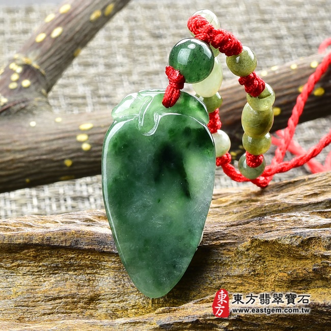 福瓜 背面照片 （已出售勿下標，可訂做）翡翠福瓜玉珮（福運連綿：福瓜牌A貨翡翠福瓜玉珮、緬甸玉福瓜玉墜）。淺綠豆種帶深綠飄花福瓜FW029。客製化訂做各種翡翠福瓜吊墜玉珮項鍊。★附A貨翡翠雙證書  