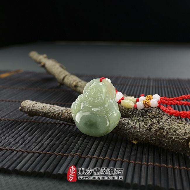 彌勒佛  情境照片 （已出售勿下標，可訂做）翡翠彌勒佛項鍊玉珮（彌勒佛：彌勒佛牌A貨翡翠彌勒佛玉珮、緬甸玉彌勒佛玉墜）。糯種彌勒佛，ML011。客製化訂做各種翡翠彌勒佛吊墜玉珮項鍊。★附A貨翡翠雙證書 