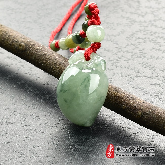 福瓜 右側照片 （已出售勿下標，可訂做）翡翠福瓜項鍊玉珮（福運連綿：福瓜牌A貨翡翠福瓜玉珮、緬甸玉福瓜玉墜）。油青糯種飄綠花福瓜FW036。客製化訂做各種翡翠福瓜吊墜玉珮項鍊。★附A貨翡翠雙證書 