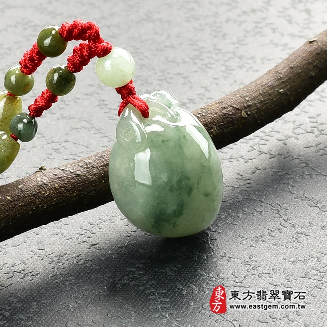 福瓜 左側照片 （已出售勿下標，可訂做）翡翠福瓜項鍊玉珮（福運連綿：福瓜牌A貨翡翠福瓜玉珮、緬甸玉福瓜玉墜）。油青糯種飄綠花福瓜FW036。客製化訂做各種翡翠福瓜吊墜玉珮項鍊。★附A貨翡翠雙證書 