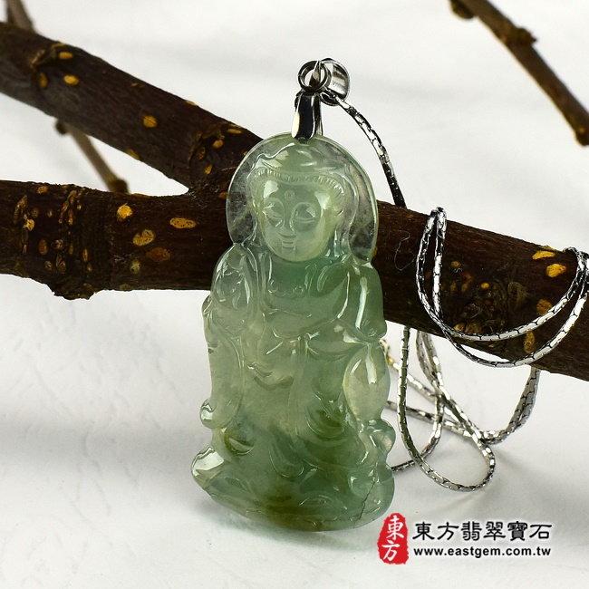 白衣觀世音菩薩右側照片翡翠觀音項鍊玉珮（觀世音菩薩，白衣觀音：觀音牌A貨翡翠觀音玉珮、緬甸玉觀音玉墜）。淡綠細糯種觀音，GY-188。客製化訂做各種翡翠觀音吊墜玉珮項鍊。★附A貨翡翠雙證書