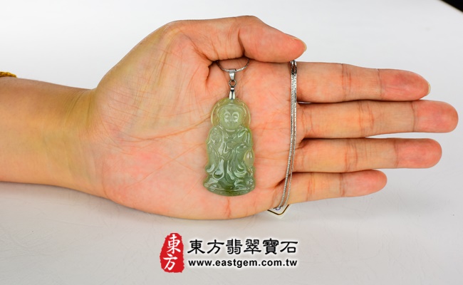 白衣觀世音菩薩大小示意照片翡翠觀音項鍊玉珮（觀世音菩薩，白衣觀音：觀音牌A貨翡翠觀音玉珮、緬甸玉觀音玉墜）。淡綠細糯種觀音，GY-188。客製化訂做各種翡翠觀音吊墜玉珮項鍊。★附A貨翡翠雙證書