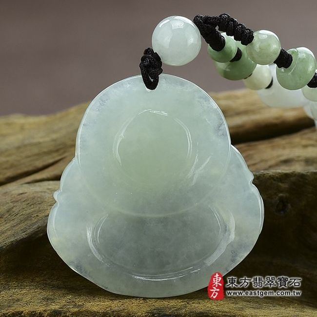 彌勒佛  背後照片 （已售出勿下標，可訂做）翡翠彌勒佛項鍊玉珮（彌勒佛：彌勒佛牌A貨翡翠彌勒佛玉珮、緬甸玉彌勒佛玉墜）。糯種彌勒佛，ML006。客製化訂做各種翡翠彌勒佛吊墜玉珮項鍊。★附A貨翡翠雙證書
