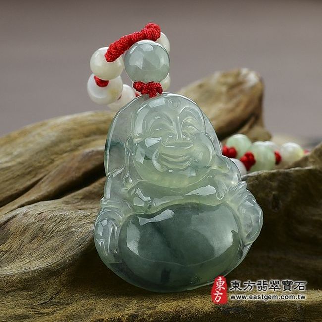 彌勒佛  左側照片 （已出售勿下標，可訂做）翡翠彌勒佛項鍊玉珮（彌勒佛：彌勒佛牌A貨翡翠彌勒佛玉珮、緬甸玉彌勒佛玉墜）。糯冰種彌勒佛，ML007。客製化訂做各種翡翠彌勒佛吊墜玉珮項鍊。★附A貨翡翠雙證書