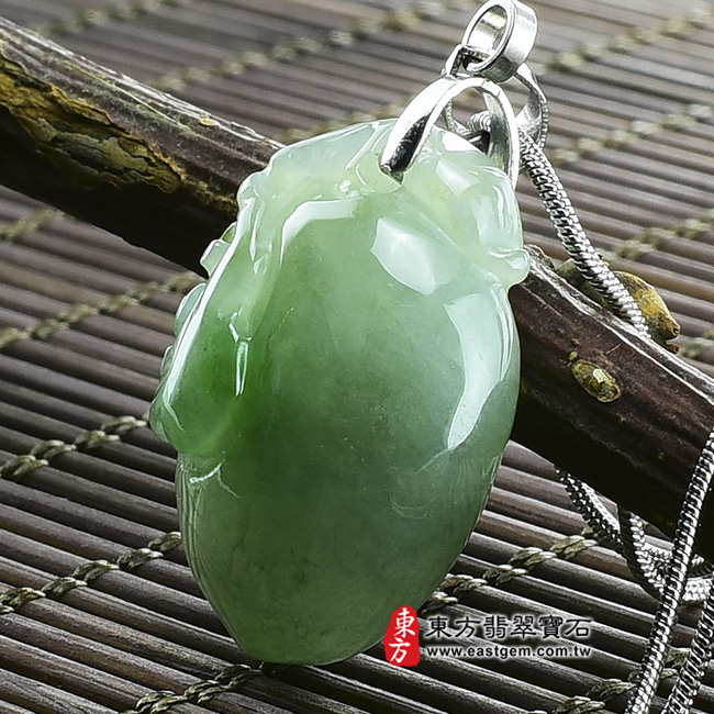 福瓜 右側照片 （已售出勿下標，可訂做）翡翠福瓜項鍊玉珮（幸福如意：福瓜牌A貨翡翠福瓜玉珮、緬甸玉福瓜玉墜）。糯種飄綠花福瓜FW041。客製化訂做各種翡翠福瓜吊墜玉珮項鍊。★附A貨翡翠雙證書 