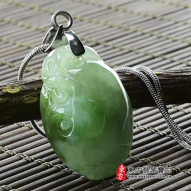 福瓜 左側照片 （已售出勿下標，可訂做）翡翠福瓜項鍊玉珮（幸福如意：福瓜牌A貨翡翠福瓜玉珮、緬甸玉福瓜玉墜）。糯種飄綠花福瓜FW041。客製化訂做各種翡翠福瓜吊墜玉珮項鍊。★附A貨翡翠雙證書 