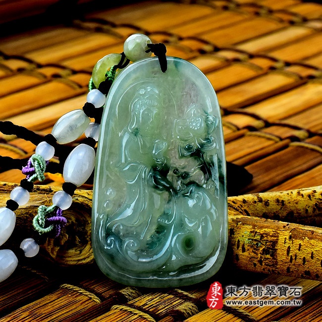 魚籃觀世音菩薩正面照片翡翠觀音項鍊玉珮（觀世音菩薩，魚籃觀音：觀音牌A貨翡翠觀音玉珮、緬甸玉觀音玉墜）。糯種飄花，淺綠到深綠觀音，GY-176。客製化訂做各種翡翠觀音吊墜玉珮項鍊。★附A貨翡翠雙證書