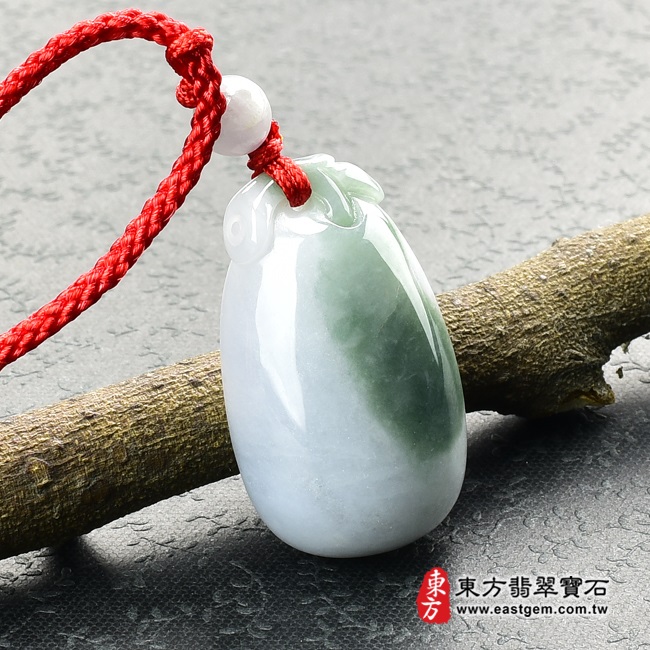 福瓜 左側照片 （已售出勿下標，可訂做）翡翠福瓜玉珮（福運連綿：福瓜牌A貨翡翠福瓜玉珮、緬甸玉福瓜玉墜）。紫羅蘭油青種帶深綠色福瓜FW023。客製化訂做各種翡翠福瓜吊墜玉珮項鍊。★附A貨翡翠雙證書  
