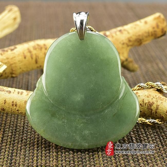 彌勒佛  背後照片 （已售出勿下標，可訂做）翡翠彌勒佛項鍊玉珮（彌勒佛：彌勒佛牌A貨翡翠彌勒佛玉珮、緬甸玉彌勒佛玉墜）。油青種彌勒佛，ML009。客製化訂做各種翡翠彌勒佛吊墜玉珮項鍊。★附A貨翡翠雙證書