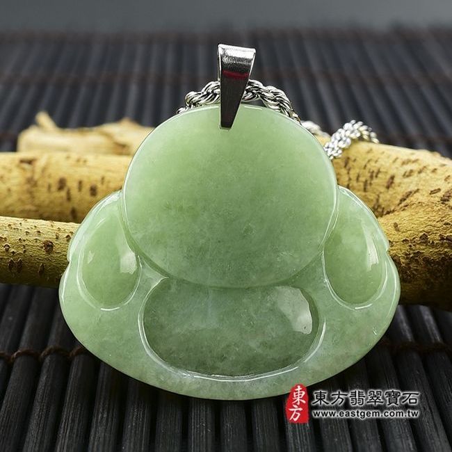 彌勒佛  背後照片 （已售出勿下標，可訂做）翡翠彌勒佛項鍊玉珮（彌勒佛：彌勒佛牌A貨翡翠彌勒佛玉珮、緬甸玉彌勒佛玉墜）。油青種彌勒佛，ML010。客製化訂做各種翡翠彌勒佛吊墜玉珮項鍊。★附A貨翡翠雙證書