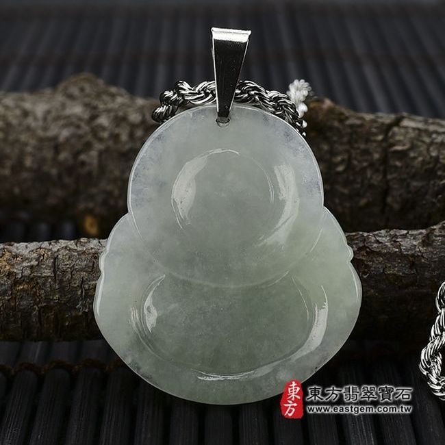 彌勒佛  背後照片 （已出售勿下標，可訂做）翡翠彌勒佛項鍊玉珮（彌勒佛：彌勒佛牌A貨翡翠彌勒佛玉珮、緬甸玉彌勒佛玉墜）。糯種，微透光彌勒佛，ML031。客製化訂做各種翡翠彌勒佛吊墜玉珮項鍊。★附A貨翡翠雙證書