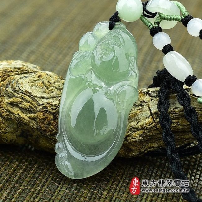 彌勒佛  正面照片  （已出售勿下標，可訂做）翡翠彌勒佛項鍊玉珮（彌勒佛：彌勒佛牌A貨翡翠彌勒佛玉珮、緬甸玉彌勒佛玉墜）。油青細糯種彌勒佛，ML049。客製化訂做各種翡翠彌勒佛吊墜玉珮項鍊。★附A貨翡翠雙證書