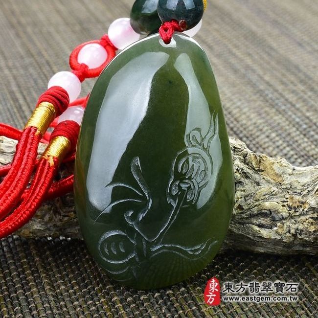 彌勒佛  背後照片 （已售出勿下標，可訂做）翡翠彌勒佛項鍊玉珮（彌勒佛：彌勒佛牌A貨翡翠彌勒佛玉珮、緬甸玉彌勒佛玉墜）。綠色油青種彌勒佛，ML036。客製化訂做各種翡翠彌勒佛吊墜玉珮項鍊。★附A貨翡翠雙證書