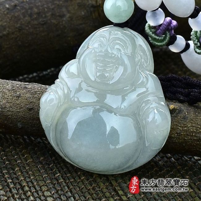 彌勒佛  右側照片 （已出售勿下標，可訂做）翡翠彌勒佛項鍊玉珮（彌勒佛：彌勒佛牌A貨翡翠彌勒佛玉珮、緬甸玉彌勒佛玉墜）。淡綠細糯種彌勒佛，ML059。客製化訂做各種翡翠彌勒佛吊墜玉珮項鍊。★附A貨翡翠雙證書