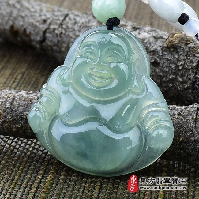 彌勒佛  右側照片 （已售出勿下標，可訂做）翡翠彌勒佛項鍊玉珮（彌勒佛：彌勒佛牌A貨翡翠彌勒佛玉珮、緬甸玉彌勒佛玉墜）。淡綠細糯種彌勒佛，ML072。客製化訂做各種翡翠彌勒佛吊墜玉珮項鍊。★附A貨翡翠雙證書