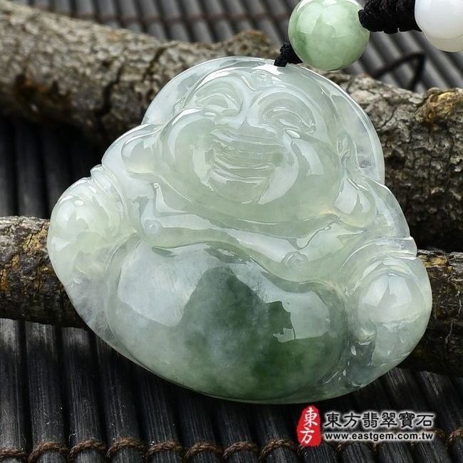 彌勒佛  右側照片 （已出售勿下標，可訂做）翡翠彌勒佛項鍊玉珮（彌勒佛：彌勒佛牌A貨翡翠彌勒佛玉珮、緬甸玉彌勒佛玉墜）。淡綠細糯種彌勒佛，ML047。客製化訂做各種翡翠彌勒佛吊墜玉珮項鍊。★附A貨翡翠雙證書