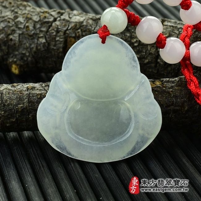 彌勒佛  背後照片 （已售出勿下標，可訂做）翡翠彌勒佛項鍊玉珮（彌勒佛：彌勒佛牌A貨翡翠彌勒佛玉珮、緬甸玉彌勒佛玉墜）。淡綠細糯種，微冰種彌勒佛，ML065。客製化訂做各種翡翠彌勒佛吊墜玉珮項鍊。★附A貨翡翠雙證書
