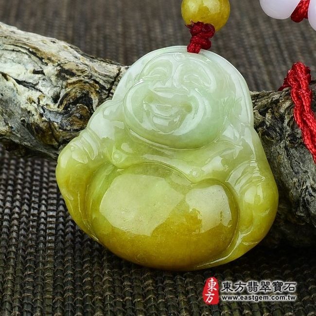 彌勒佛  右側照片 （已出售勿下標，可訂做）翡翠彌勒佛項鍊玉珮（彌勒佛：彌勒佛牌A貨翡翠彌勒佛玉珮、緬甸玉彌勒佛玉墜）。細豆種帶黃翡彌勒佛，ML090。客製化訂做各種翡翠彌勒佛吊墜玉珮項鍊。★附A貨翡翠雙證書