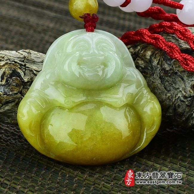 彌勒佛  正面照片  （已出售勿下標，可訂做）翡翠彌勒佛項鍊玉珮（彌勒佛：彌勒佛牌A貨翡翠彌勒佛玉珮、緬甸玉彌勒佛玉墜）。細豆種帶黃翡彌勒佛，ML090。客製化訂做各種翡翠彌勒佛吊墜玉珮項鍊。★附A貨翡翠雙證書