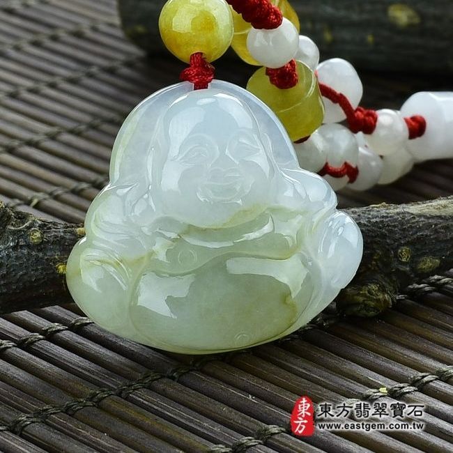 彌勒佛  左側照片 （已出售勿下標，可訂做）翡翠彌勒佛項鍊玉珮（彌勒佛：彌勒佛牌A貨翡翠彌勒佛玉珮、緬甸玉彌勒佛玉墜）。細糯種，白色帶微黃色彌勒佛，ML041。客製化訂做各種翡翠彌勒佛吊墜玉珮項鍊。★附A貨翡翠雙證書