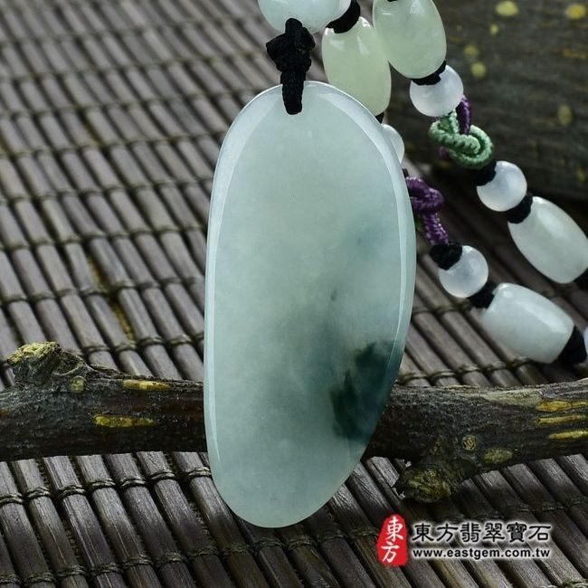 彌勒佛  背後照片 （已售出勿下標，可訂做）翡翠彌勒佛項鍊玉珮（彌勒佛：彌勒佛牌A貨翡翠彌勒佛玉珮、緬甸玉彌勒佛玉墜）。細糯種帶飄花彌勒佛，ML048。客製化訂做各種翡翠彌勒佛吊墜玉珮項鍊。★附A貨翡翠雙證書