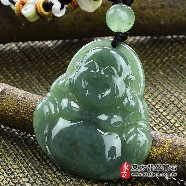 彌勒佛  右側照片 （已出售勿下標，可訂做）翡翠彌勒佛項鍊玉珮（彌勒佛牌A貨翡翠彌勒佛玉珮、緬甸玉彌勒佛玉墜）。油青種彌勒佛，ML120。客製化訂做各種翡翠彌勒佛吊墜玉珮項鍊。★附A貨翡翠雙證書