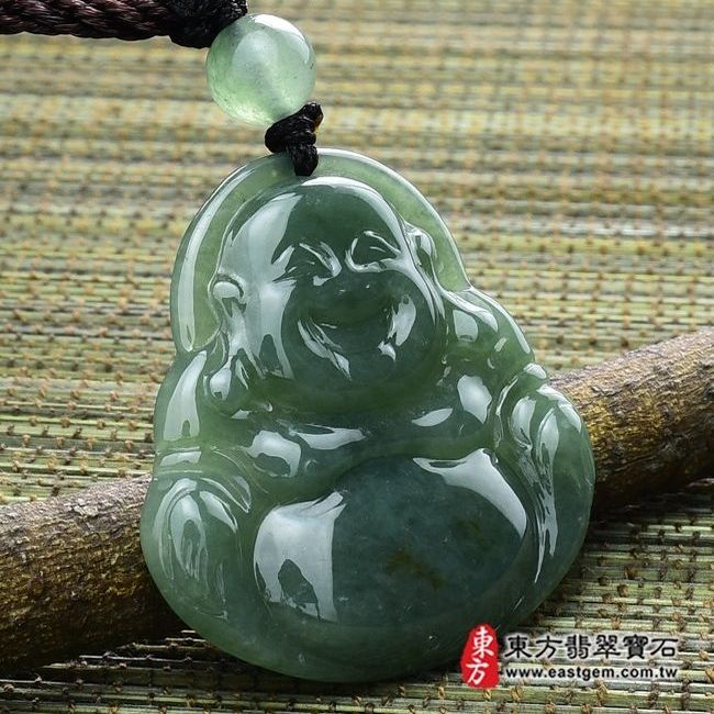 彌勒佛  左側照片 （已出售勿下標，可訂做）翡翠彌勒佛項鍊玉珮（彌勒佛牌A貨翡翠彌勒佛玉珮、緬甸玉彌勒佛玉墜）。油青種彌勒佛，ML120。客製化訂做各種翡翠彌勒佛吊墜玉珮項鍊。★附A貨翡翠雙證書
