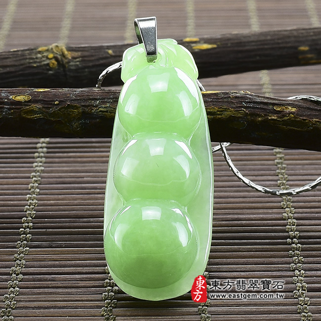 福豆 正面照片 翡翠福豆項鍊玉珮（四季平安豆：福豆A貨翡翠福豆玉珮、緬甸玉福豆玉墜）。細豆種福豆，PE005。客製化訂做各種翡翠福豆吊墜玉珮項鍊。★附A貨翡翠雙證書