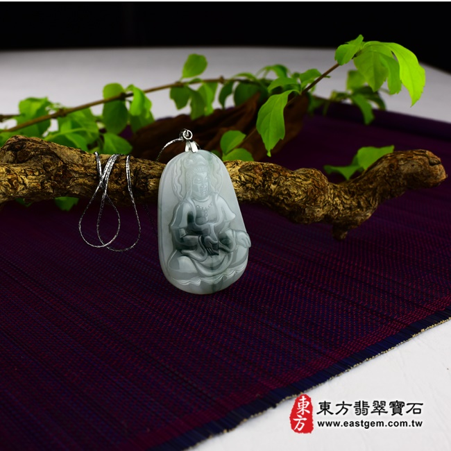 寶瓶灑聖水觀世音菩薩情境照片（已出售勿下標，可訂做）翡翠觀音項鍊玉珮（觀世音菩薩，寶瓶觀音：觀音牌A貨翡翠觀音玉珮、緬甸玉觀音玉墜）。飄花細豆種觀音，GY-183。客製化訂做各種翡翠觀音吊墜玉珮項鍊。★附A貨翡翠雙證書