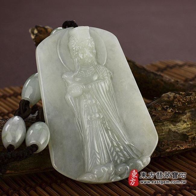 天上聖母/媽祖  左側照片  （已售出勿下標，可訂做）翡翠天上聖母項鍊玉珮（天上聖母：天上聖母牌A貨翡翠天上聖母玉珮、緬甸玉天上聖母玉墜）。淺色油青種天上聖母，MD001。客製化訂做各種翡翠天上聖母吊墜玉珮項鍊。★附A貨翡翠雙證書
