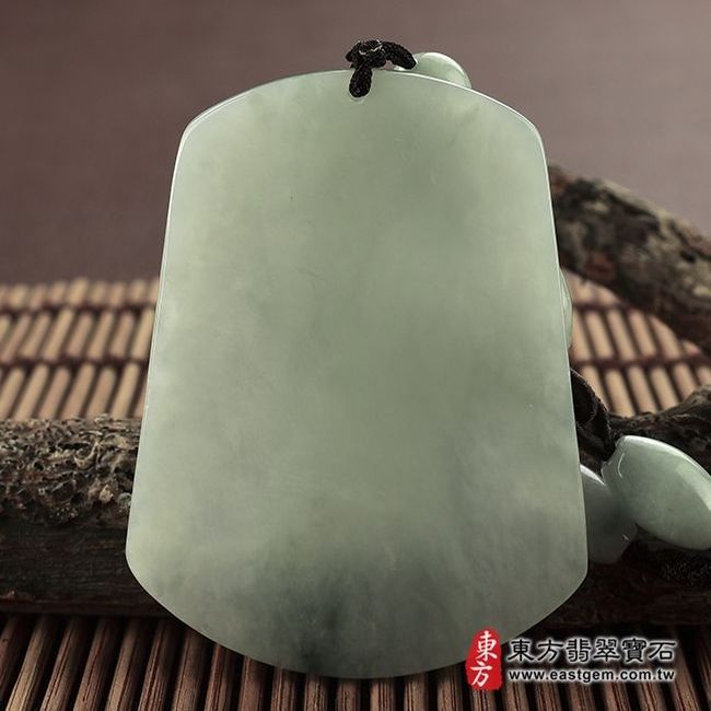 天上聖母/媽祖  背後照片 （已售出勿下標，可訂做）翡翠天上聖母項鍊玉珮（天上聖母：天上聖母牌A貨翡翠天上聖母玉珮、緬甸玉天上聖母玉墜）。淺色油青種天上聖母，MD001。客製化訂做各種翡翠天上聖母吊墜玉珮項鍊。★附A貨翡翠雙證書