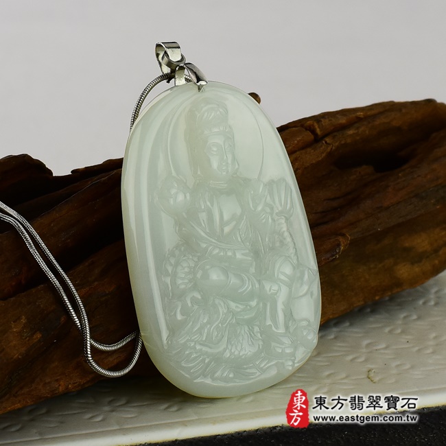 乘龍觀世音菩薩左側照片翡翠觀音項鍊玉珮（觀世音菩薩，乘龍觀音：觀音牌A貨翡翠觀音玉珮、緬甸玉觀音玉墜）。淡綠細豆種觀音，GY-0112。客製化訂做各種翡翠觀音吊墜玉珮項鍊。★附A貨翡翠雙證書